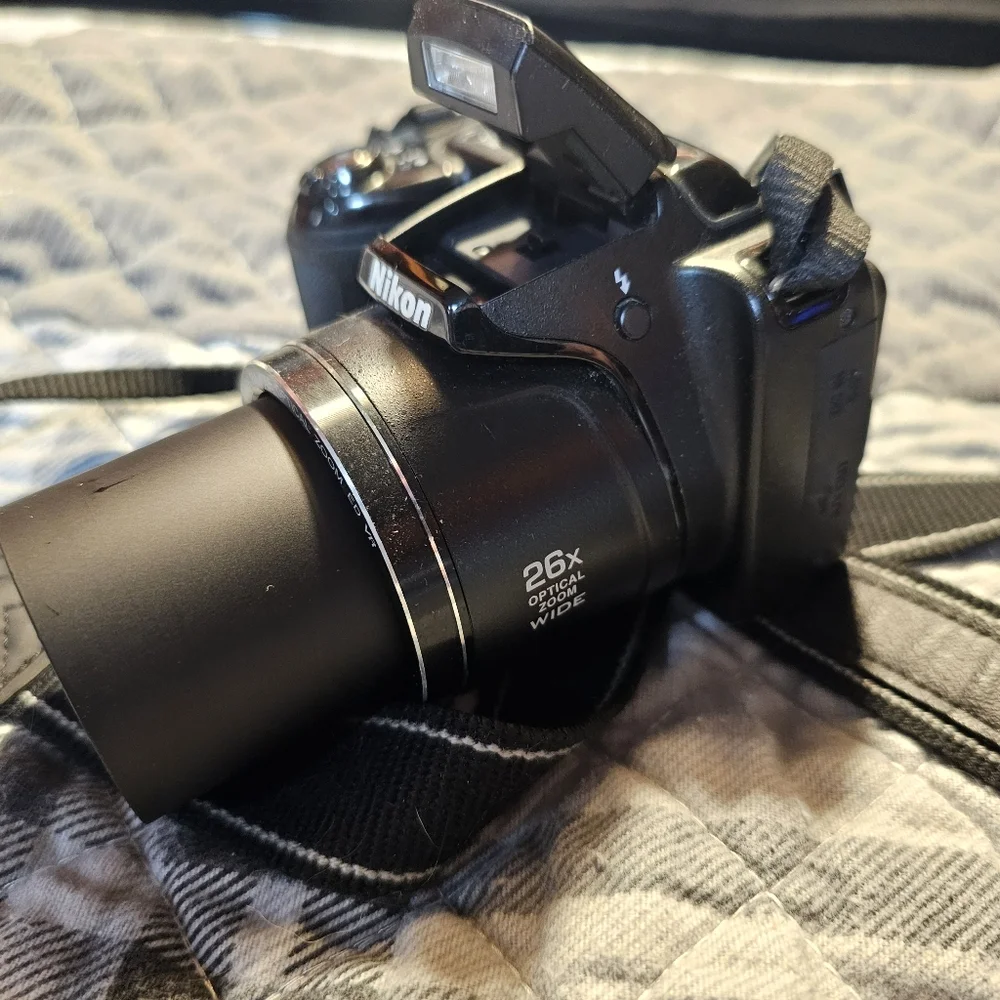 Professional brand Nikon l330 digital camera with video see beautiful pictures